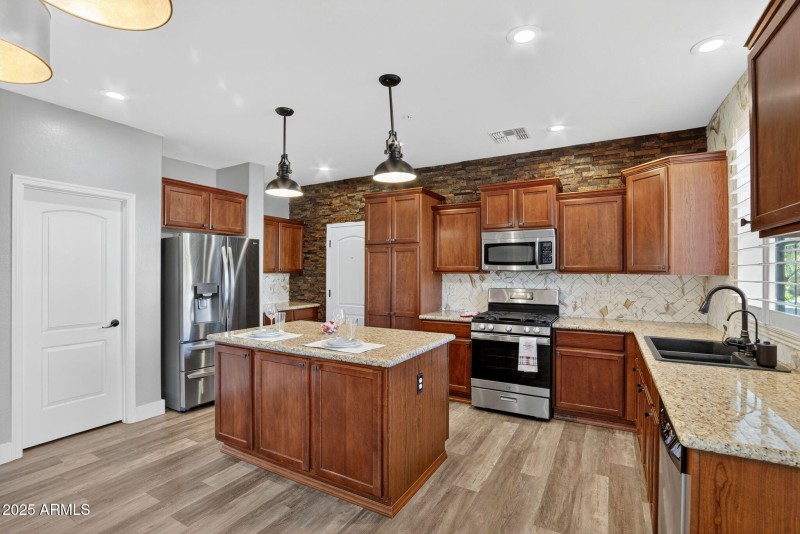 7-web-or-mls-019_a4m_CM