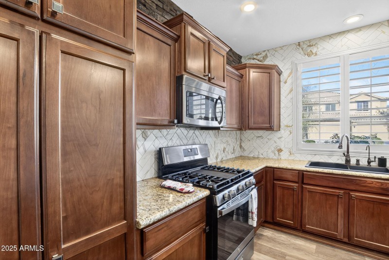 9-web-or-mls-025_a4m_CM