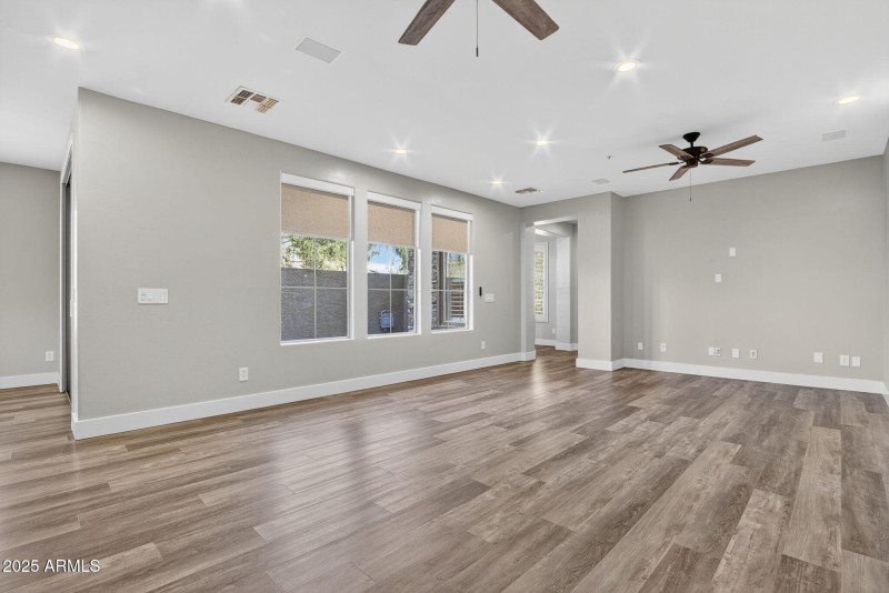 18-web-or-mls-053_a4m_CM