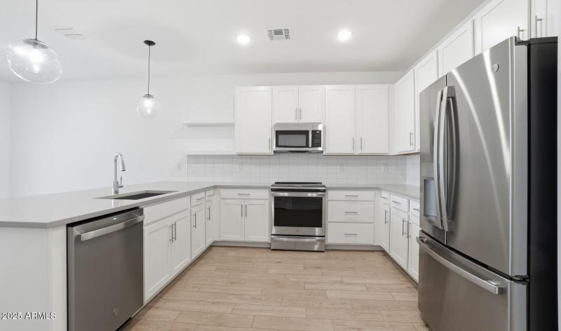 MR Lot #7 Kitchen (4) (Large)