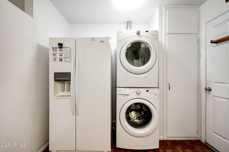 Fridge, washer /dryer