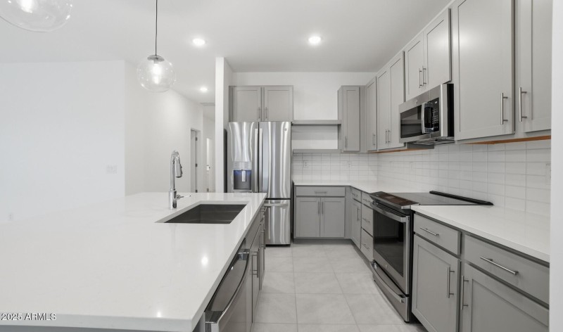 MR Lot #9 Kitchen (4) (Large)