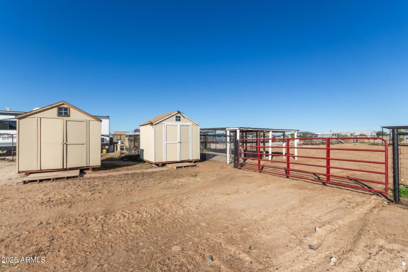sheds/gate