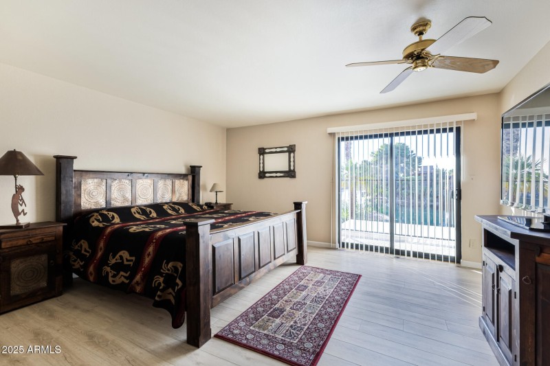 Primary suite w/ slider to deck