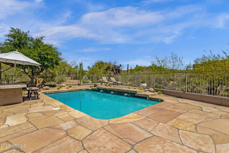 34-web-or-mls-11123-e-monument-dr