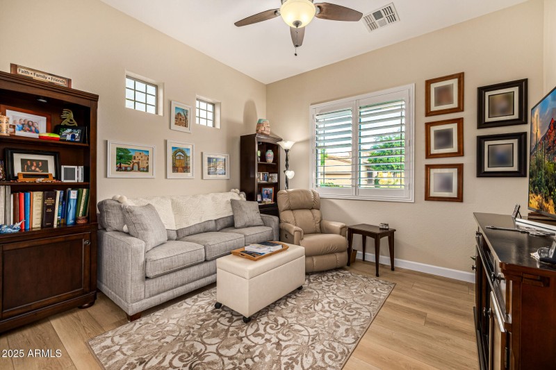 Bedroom 3/Reading Room