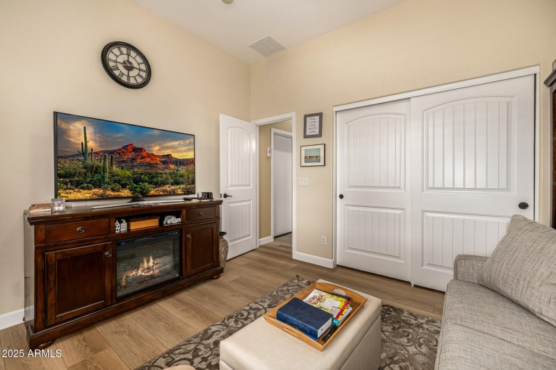 Bedroom 3/Reading Room