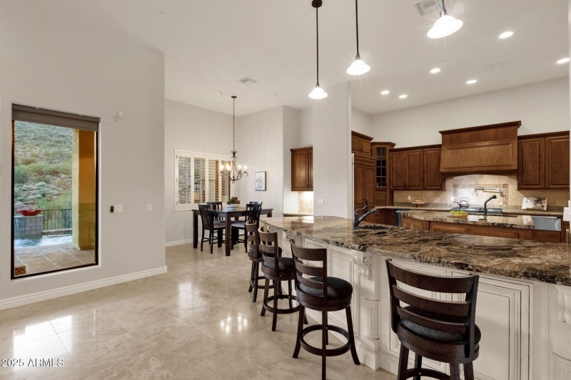 017_Kitchen And Casual Dining