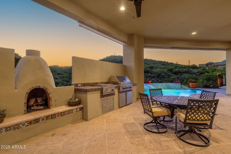 055_Outdoor Kitchen Patio Fireplace