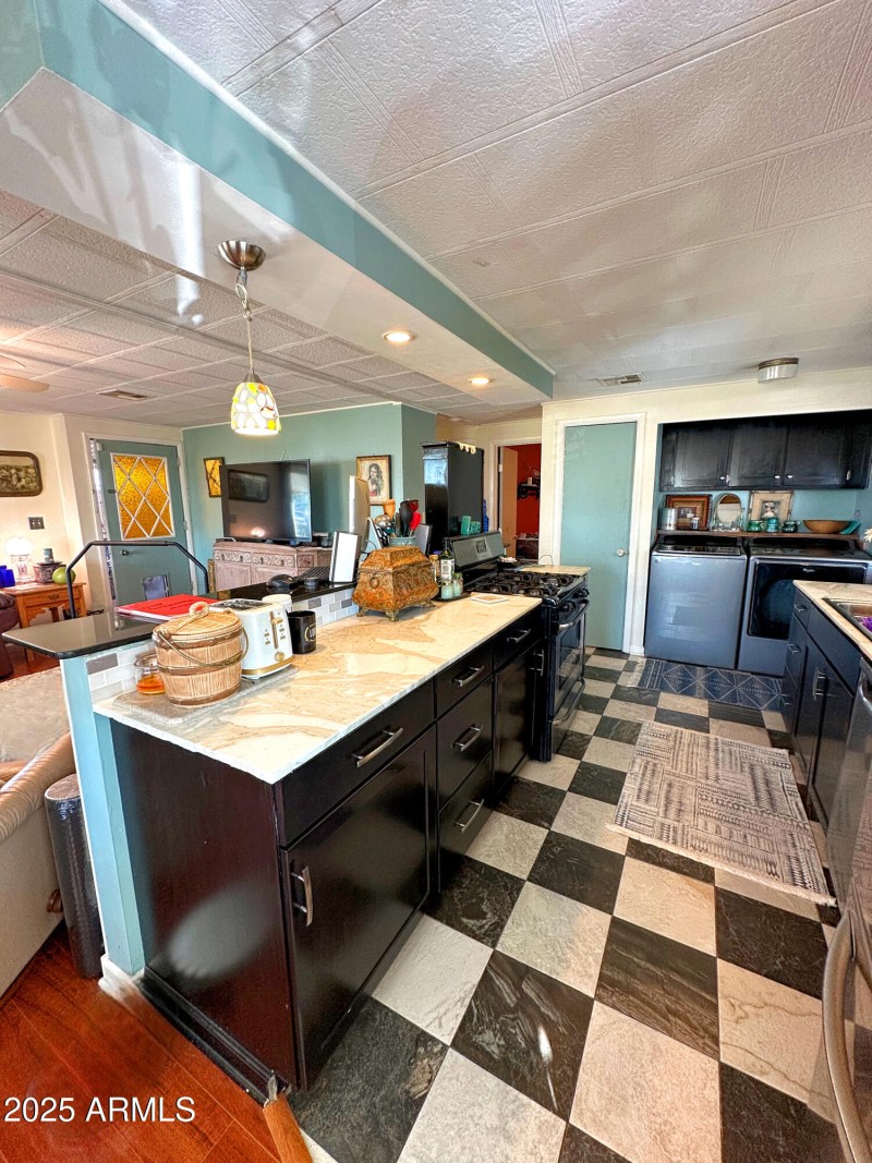 EDA96F42-25C5-4E20-A8BD-D141A53F134A