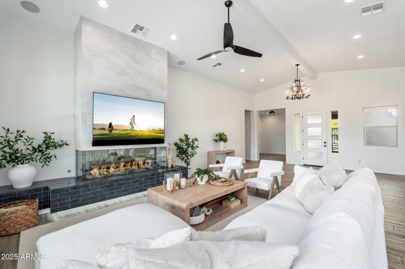 13833 W Bloomington St - 13