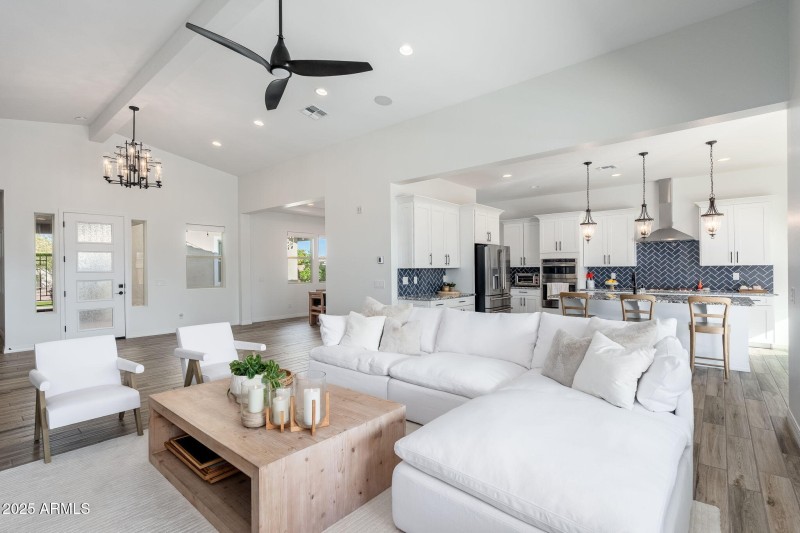 13833 W Bloomington St - 14