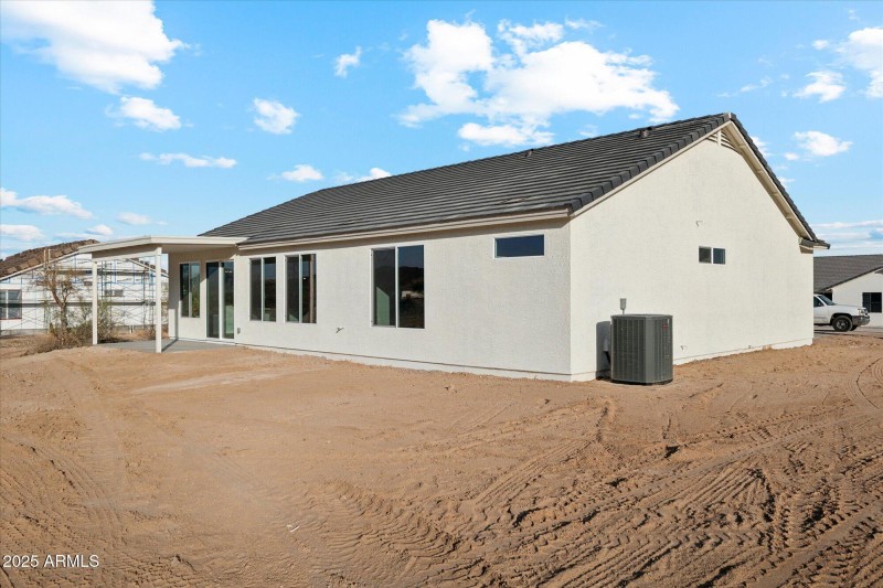 1,658 Rear House 2 - 192