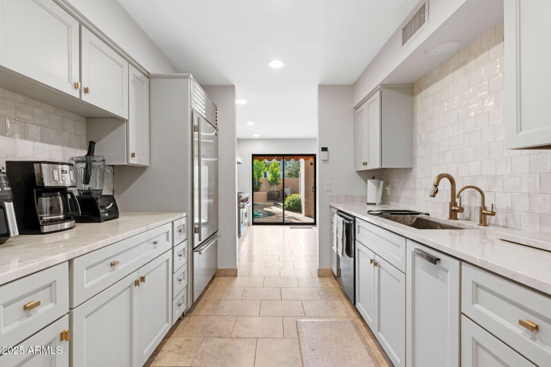 20-web-or-mls-6205-n-29th-pl