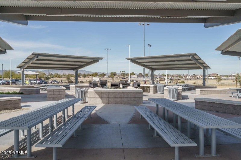 goodyear-recreation-campus-picnic-tables