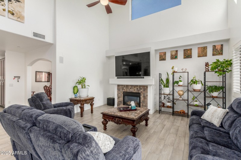 128th - Great Room High Ceilings and Nat