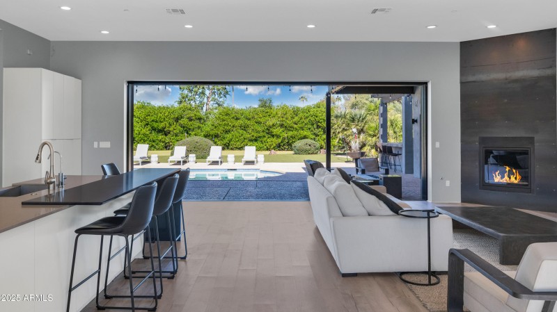 Indoor/Outdoor