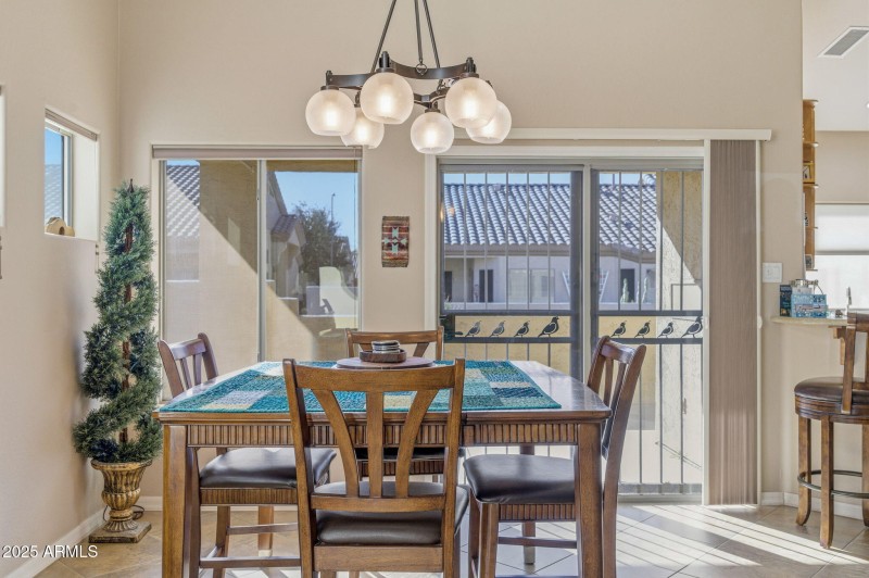 11-web-or-mls-1535 E Melrose Drive-11