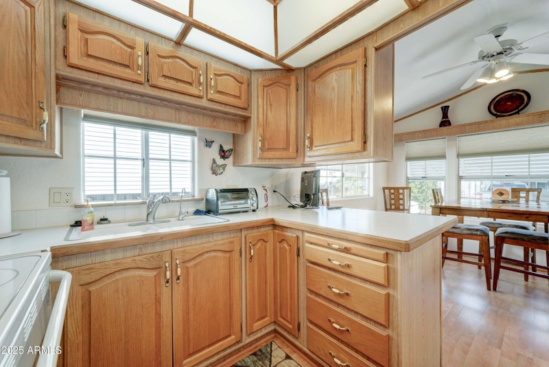 Kitchen_great workspace