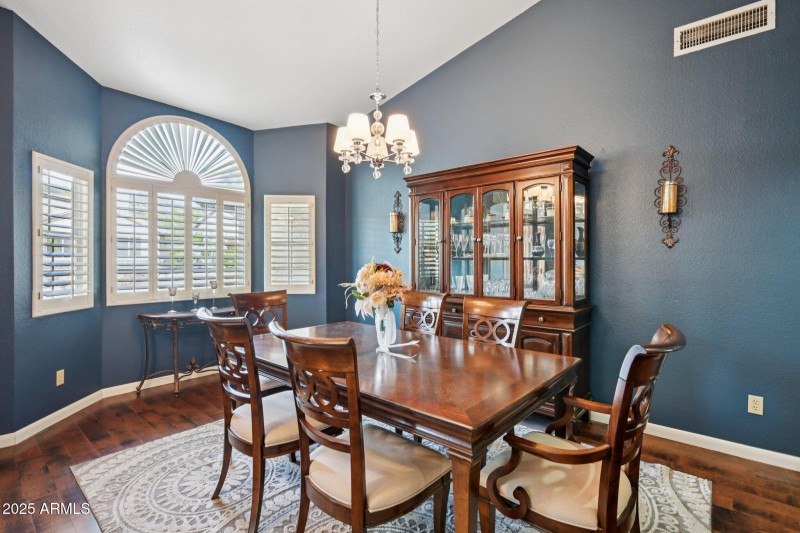 7-web-or-mls-E Briarwood Ter-S2711-009