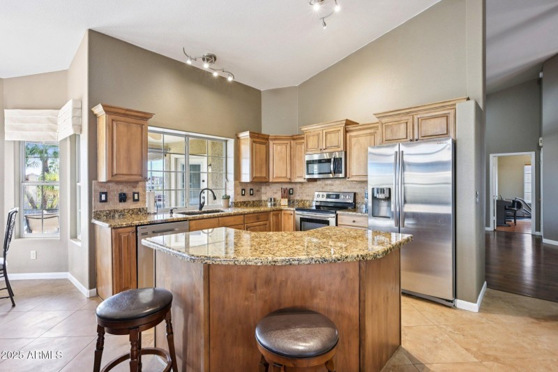 13-web-or-mls-E Briarwood Ter-S2711-017