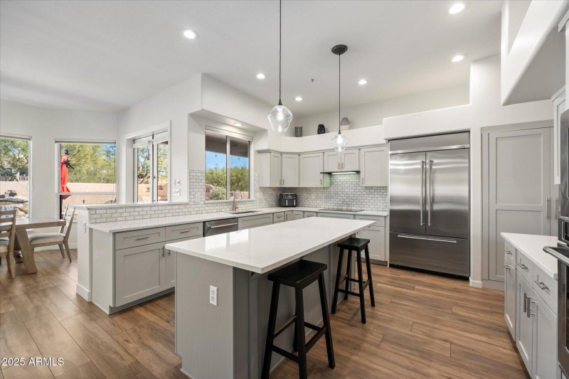 Kitchen/Breakfast Bar
