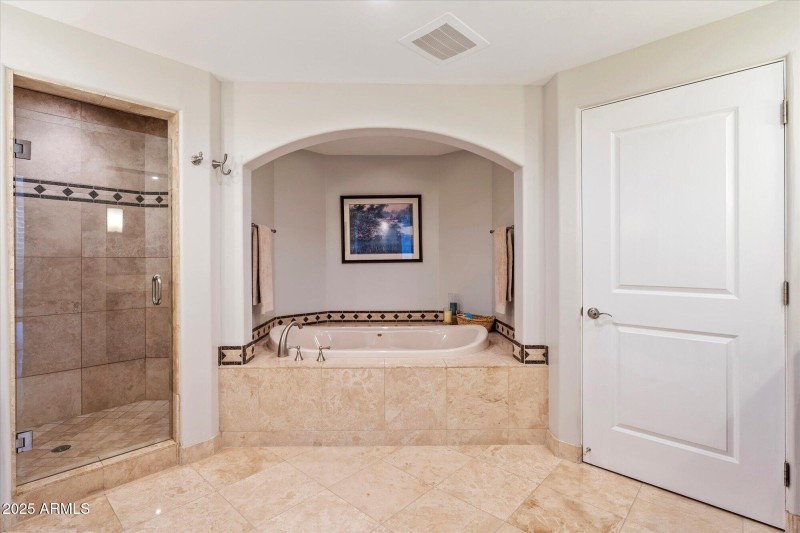 Ensuite w/ Soaking Tub & Toilet Room