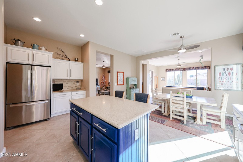 Eat at the Bar, Eat at the table!