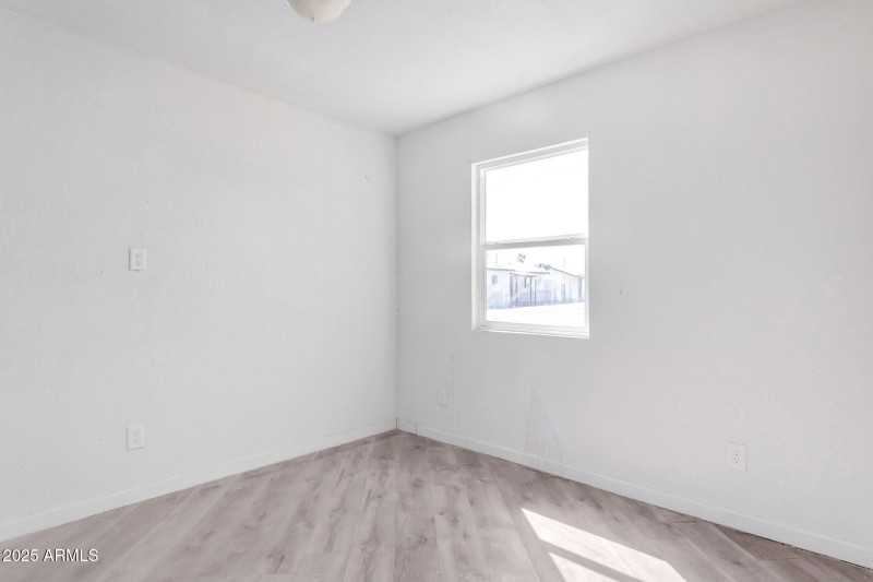 9-web-or-mls-QPT Photo - MEP_6012