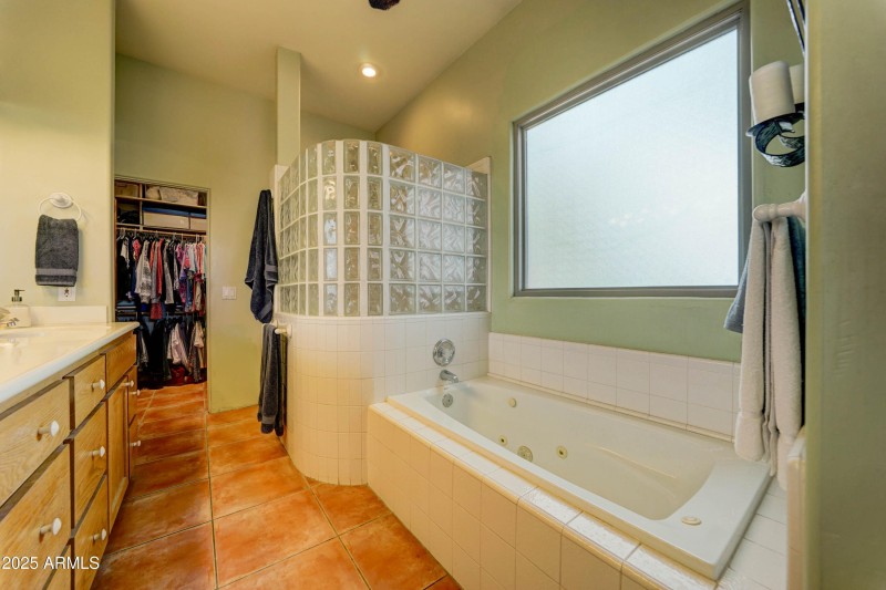 5098 E Fourth Ave-23