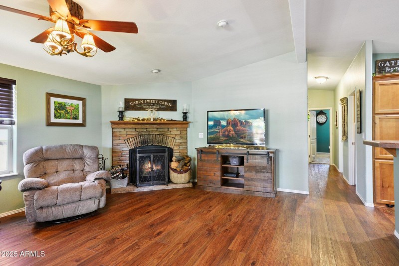 7-web-or-mls-1220-caribou-rd