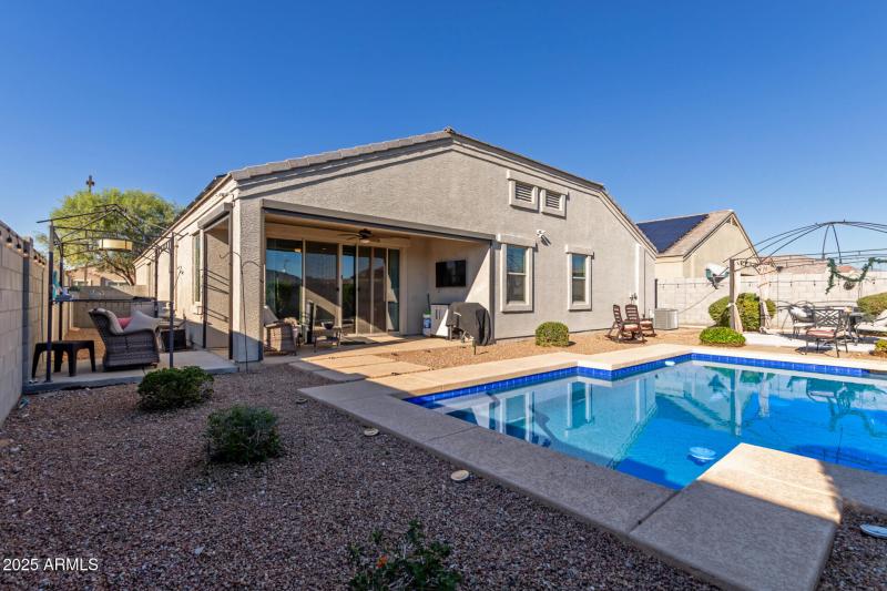 30213 W Fairmount Ave