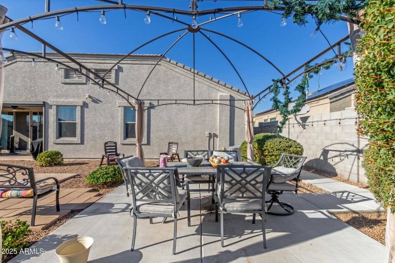 30213 W Fairmount Ave