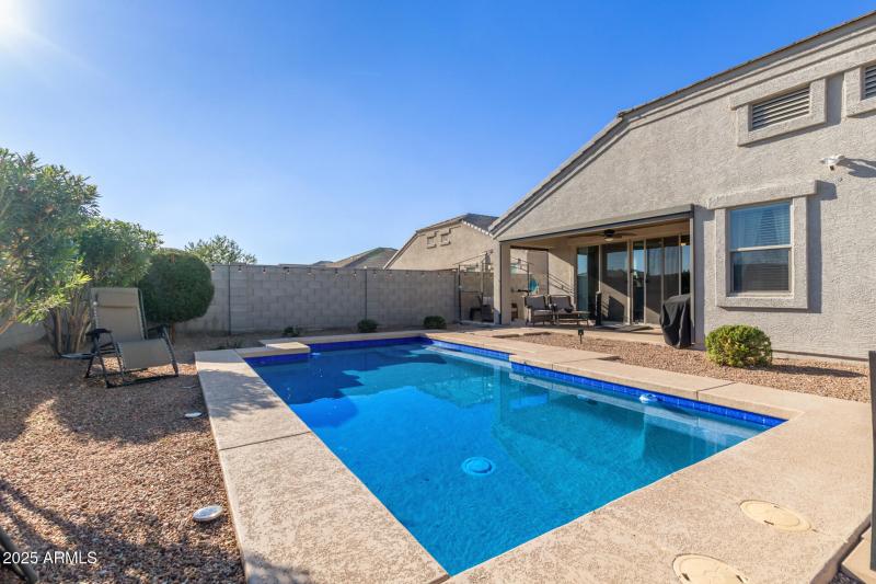 30213 W Fairmount Ave