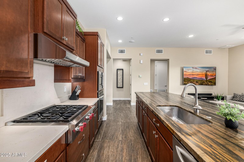 Beautiful Spacious Kitchen