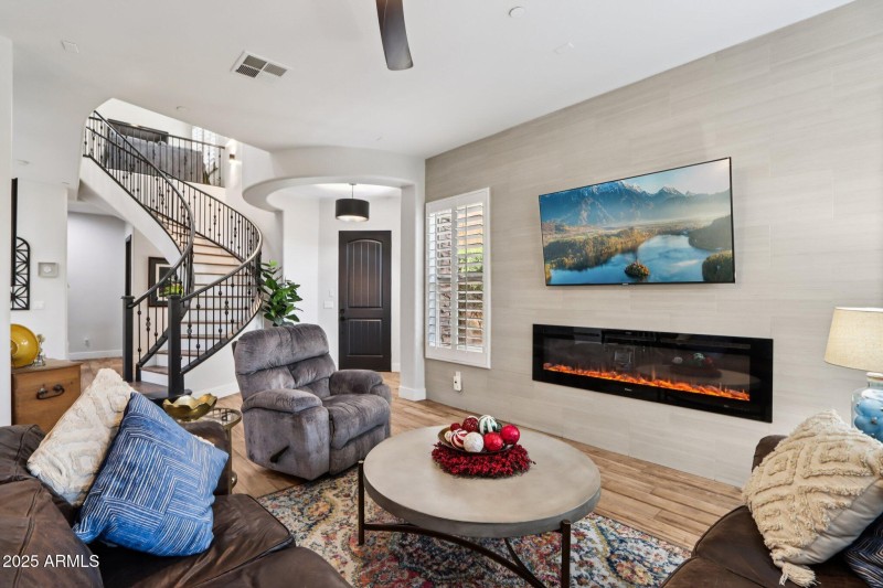 11-web-or-mls-E North Ln-L2711-009