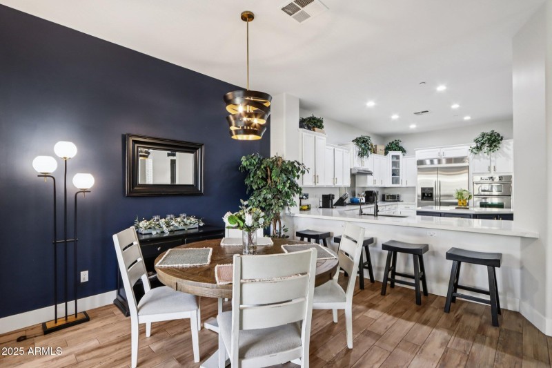 14-web-or-mls-E North Ln-L2711-012