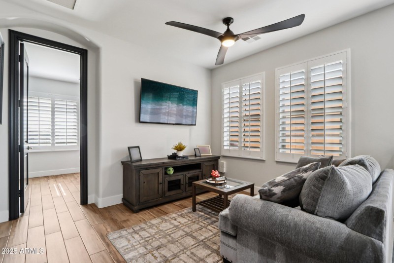 31-web-or-mls-E North Ln-L2711-029