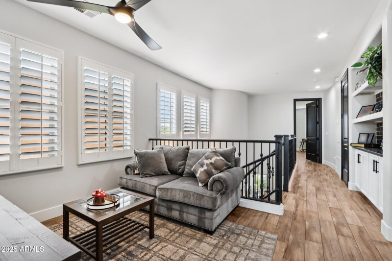 32-web-or-mls-E North Ln-L2711-030