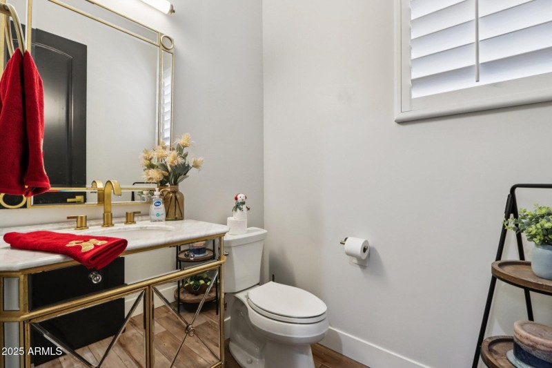 25-web-or-mls-E North Ln-L2711-023