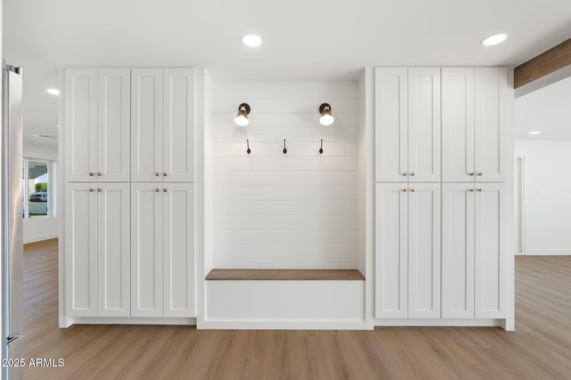 17-web-or-mls-DSC07171_3615 E Clarendon