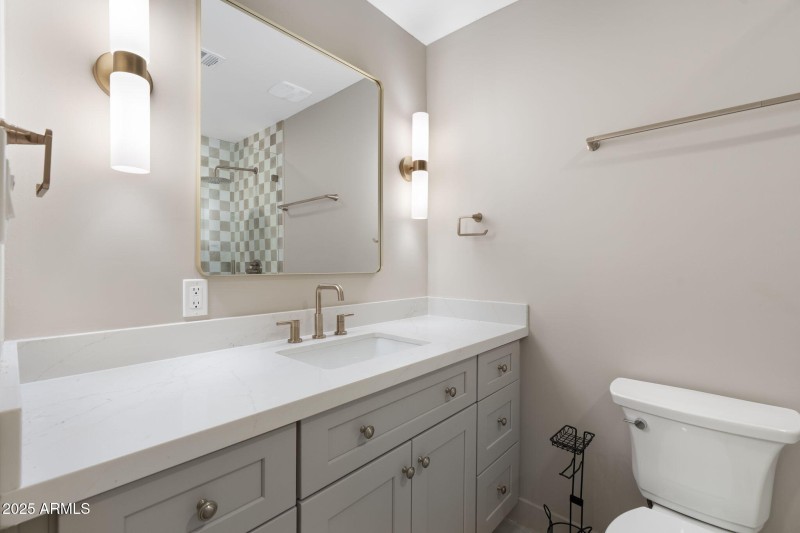 34-web-or-mls-DSC07126_3615 E Clarendon