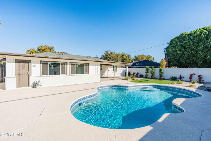 43-web-or-mls-DSC07205-HDR_3615 E Claren