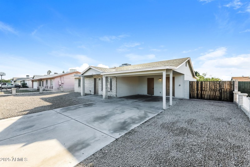 002-photo-front-view-14991169