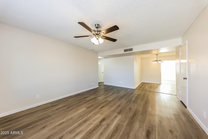 004-photo-living-room-14991179