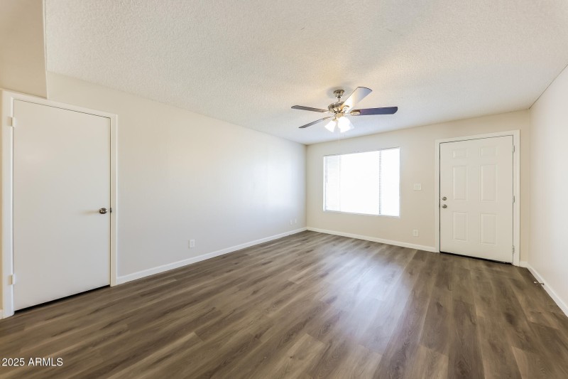 006-photo-living-room-14991181