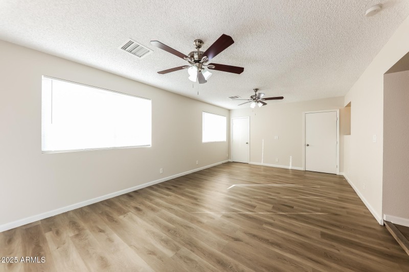 012-photo-family-room-14991163