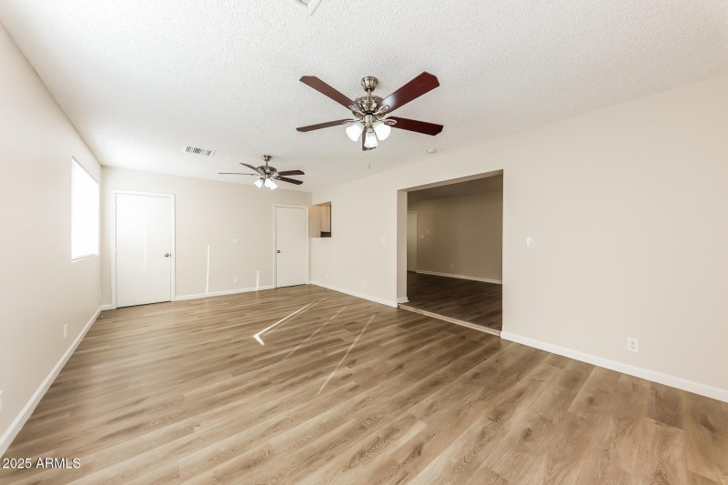 013-photo-family-room-14991164