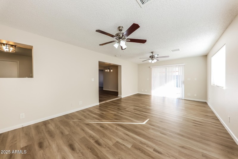 014-photo-family-room-14991165