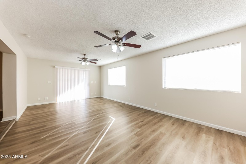 015-photo-family-room-14991166